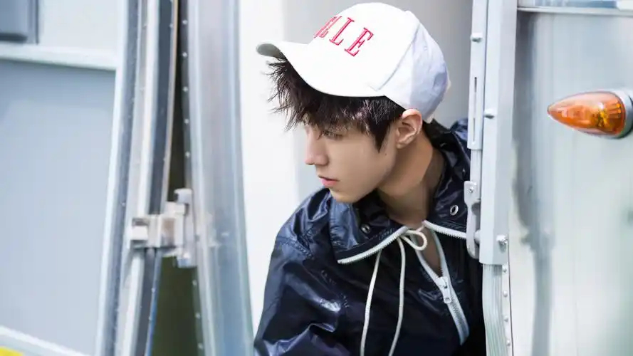 2020-06-16壁纸封面图tfboys 王俊凯 明星风尚壁纸壁纸于2020-06-16