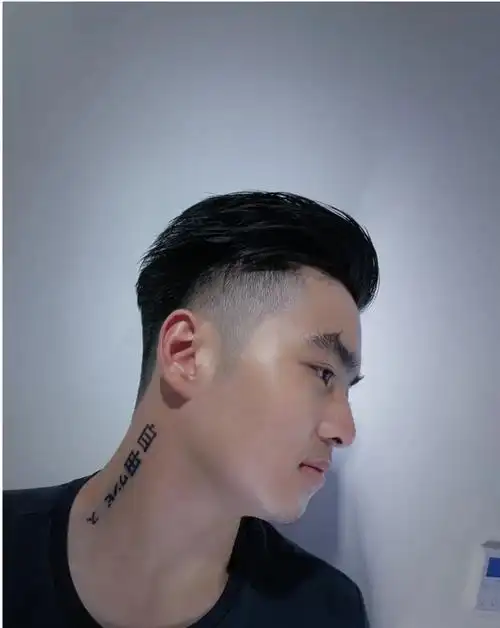 为什么你的发型总是不够帅?看看这十几款,两侧铲短就是不一样