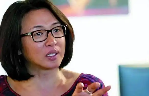 56岁金星和前夫汉斯复婚卡点发文真浪漫全身穿金戴银好贵气