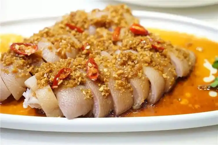 沙姜猪手一口就能吃到整个中翅的肉鸡中翅的全部肉都被做到一端好浓厚