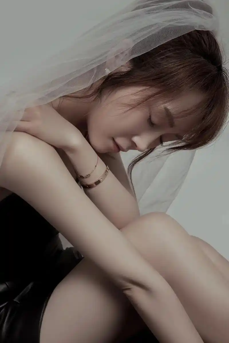 高级性感暗黑系写真甜酷女孩时尚画报#墨映画网红写真 #情 - 抖音