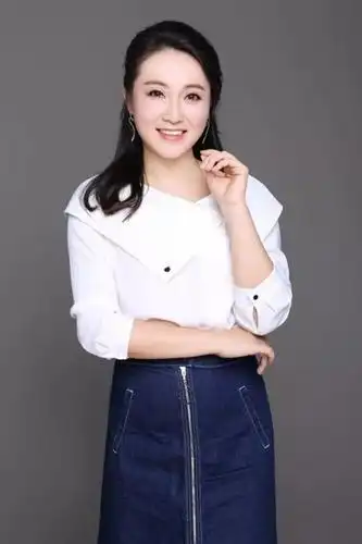 同时特邀深受上海人喜欢的知名女主持——丹丹,成为本次比赛的特邀