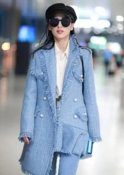 黄圣依的腰太强了虽称不上蚂蚁腰但却穿出一身少女感