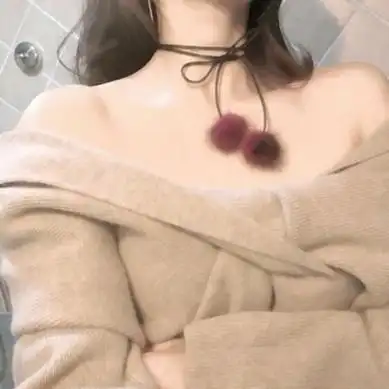 露肩头像女生图片高清超诱惑的性感露肩头像女生