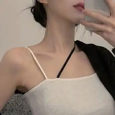 露肩吊带锁骨女生头像 气质御姐性感部位头像图片_女生头像-酷玩个性