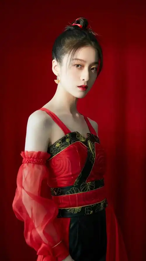 宝藏女孩张迎雪时尚写真:性感妩媚,甜美动人3__财经头条