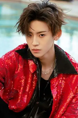 小鬼-王琳凯红色鳞甲战袍拉响舞台高燃警告!