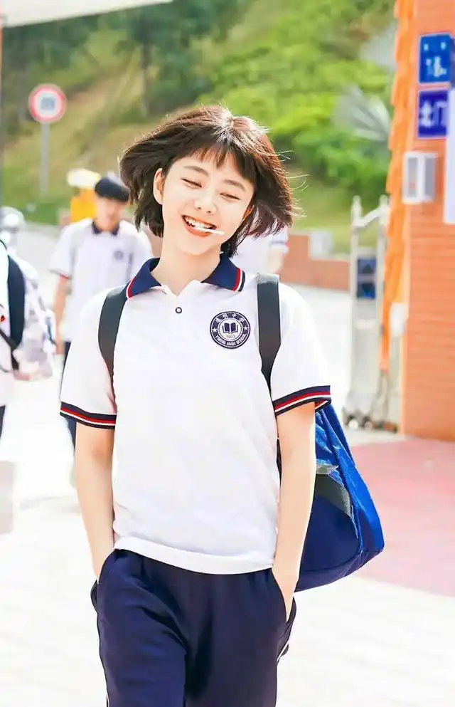 谭松韵30岁饰演16岁的李尖尖,穿上校服后还毫无违和感