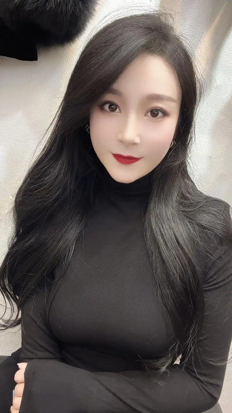 突然觉得30岁的女人真的很迷人,褪去了小女人羞涩,多了点成熟的韵味