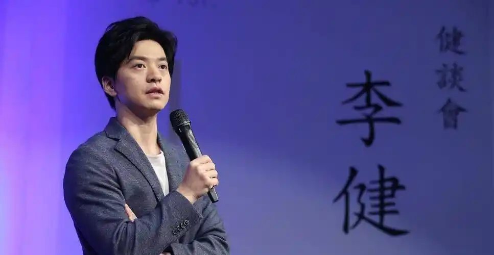 歌手李健说:好的婚姻让人如虎添翼,因为妻子小贝壳,我成了飞虎