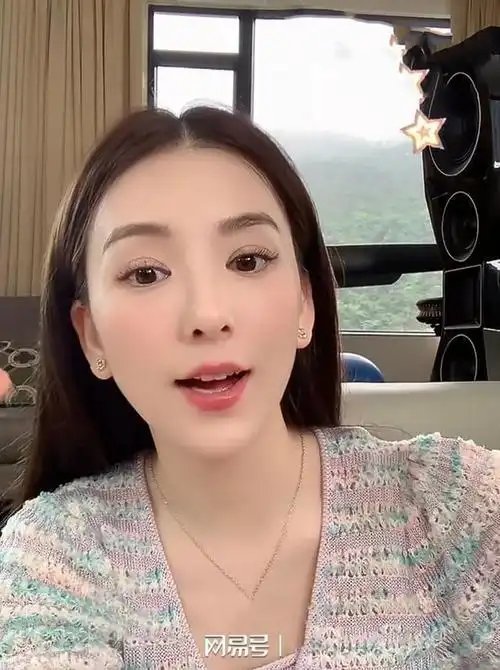 方媛生完宝宝后出现衰老焦虑分享抗衰老心得要多穿彩色的衣服