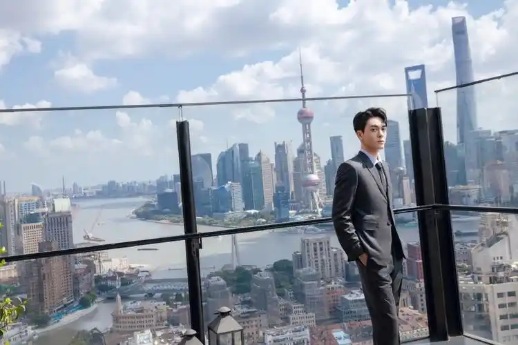 分享一组曾舜晞图片给大家,图中的明星图片壁纸会点缀你的电脑桌面