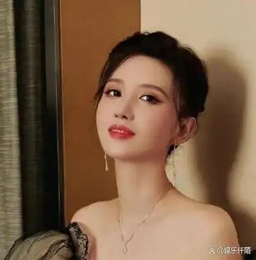 有一种丰腴叫张萌171cm的黄金三围腰臀比简直是宅男收割机