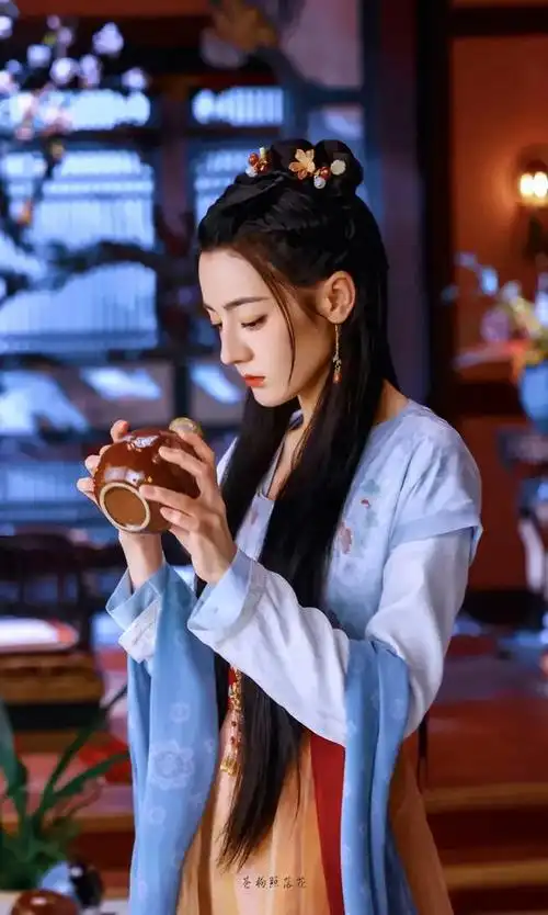 美女壁纸-《安乐传》迪丽热巴饰演的任安乐