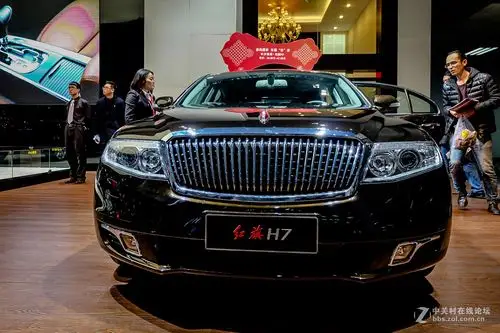 五星红旗长沙第十一届车展庄严大气的国产红旗轿车