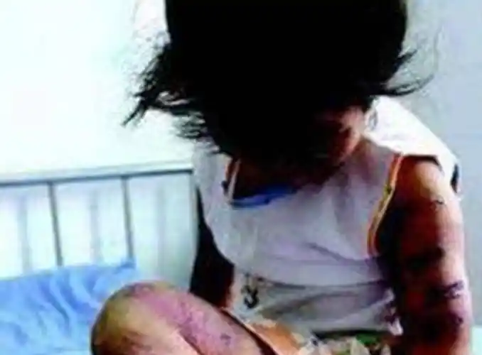 青海妈妈燕志云:虐待6岁女儿致死,7年后出狱,挖出女儿骨灰泄愤_苏丽