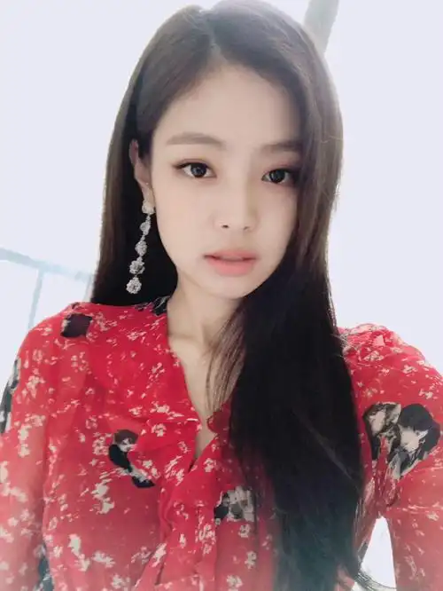 jennie照片##jennie飞天小魔女大片