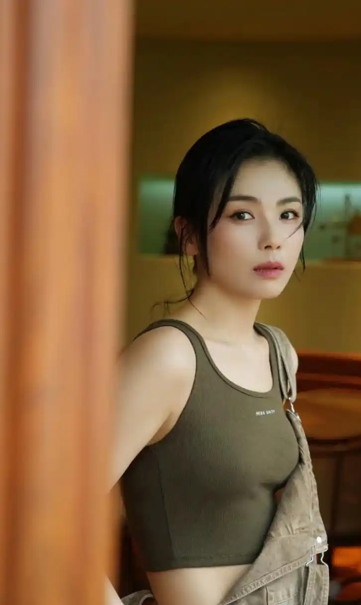 刘涛好适合背心,看着特别精神干练.