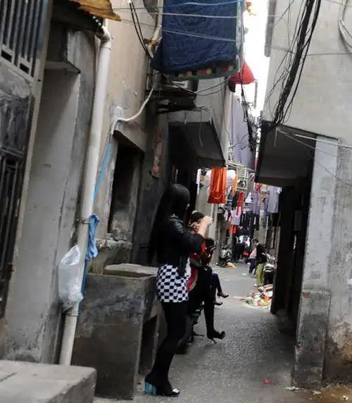 上海虹镇老街里的性工作者.上海虹镇老街里的性工作者.