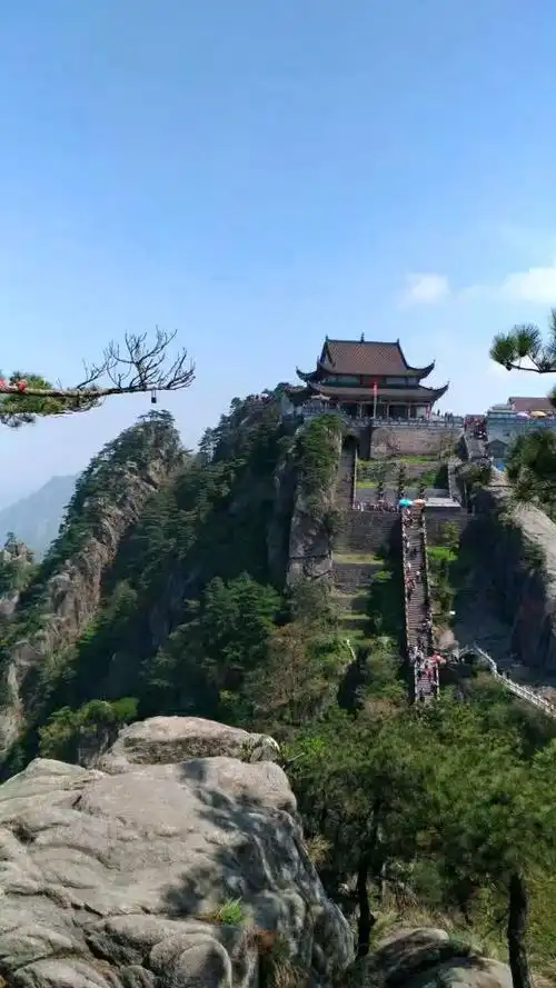 十王峰,九华山最高峰,海拔1344.4米.