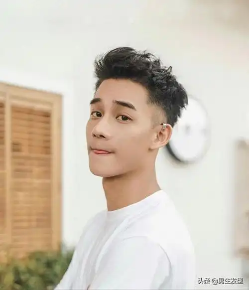 男士中长发往后梳发型男士中长发型后梳