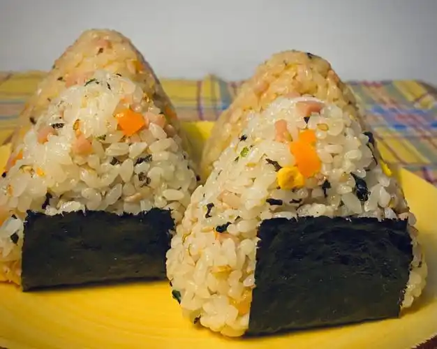 早餐便当推荐海苔肉松味日式饭团