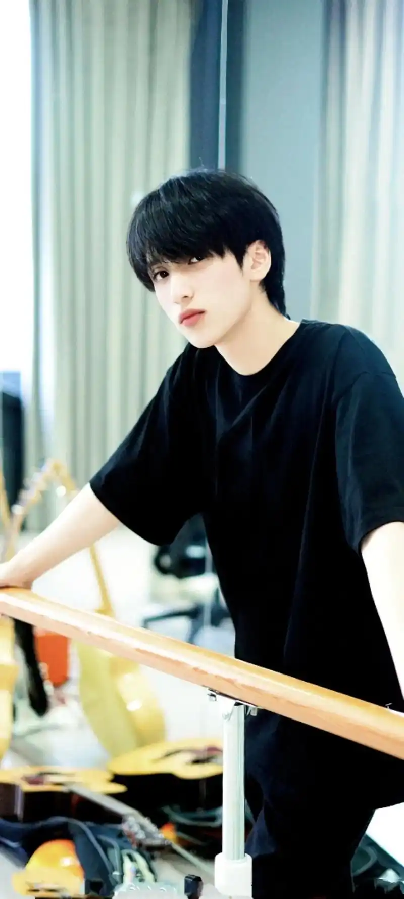 表达的少 未必不喜欢 #时代少年团 #严浩翔 #壁纸 - 抖音