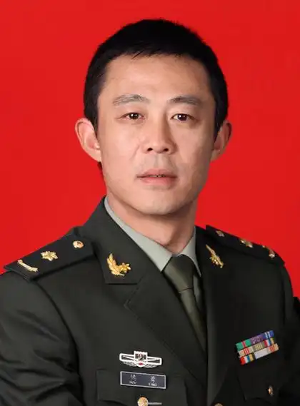 lemmaid="9429500">江苏省戏剧学校 /a>,中国内地戏剧男演员,军人