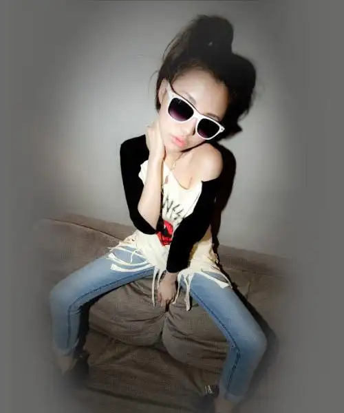 qq皮肤透明大图 世界真的太小,没有地方逃跑