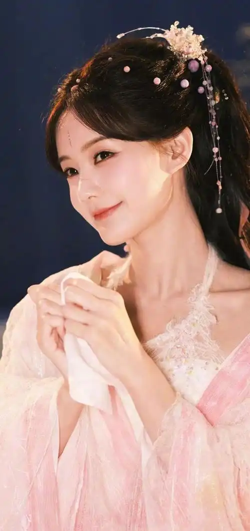 李一桐古装美图_网易订阅