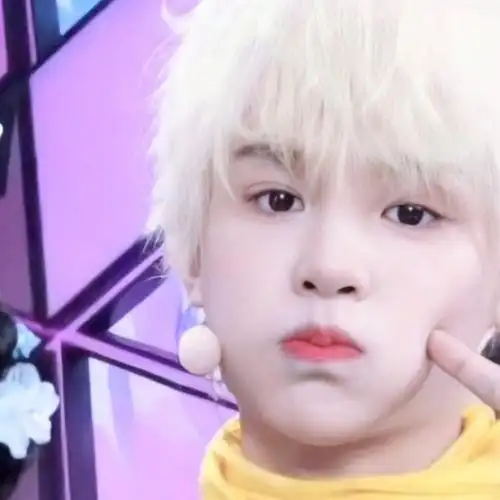 justin 黄明昊 清爽帅气幼态可爱的大男孩