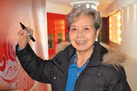 主持人沈力遗体告别仪式举行央视主持齐聚吊唁倪萍哭到不能自已需人