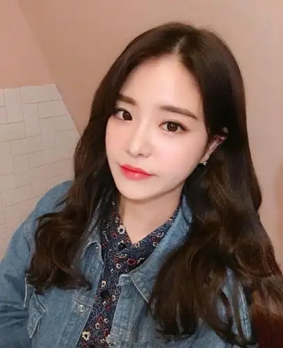 中长波浪卷发型推荐甜美又不失女人味