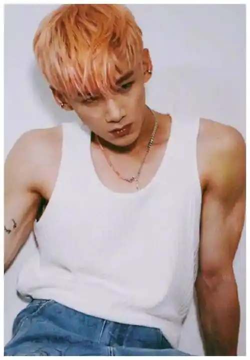 杨洋偷偷垫肩的样子,好像造假的四千年_身高_张新成_黄晓明