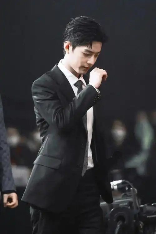 肖战霸总系列图片:太帅了吧