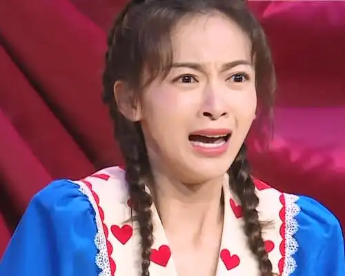 跑男成员接受随机惩罚不料被吴谨言表情抢镜怕是忘了有镜头吧