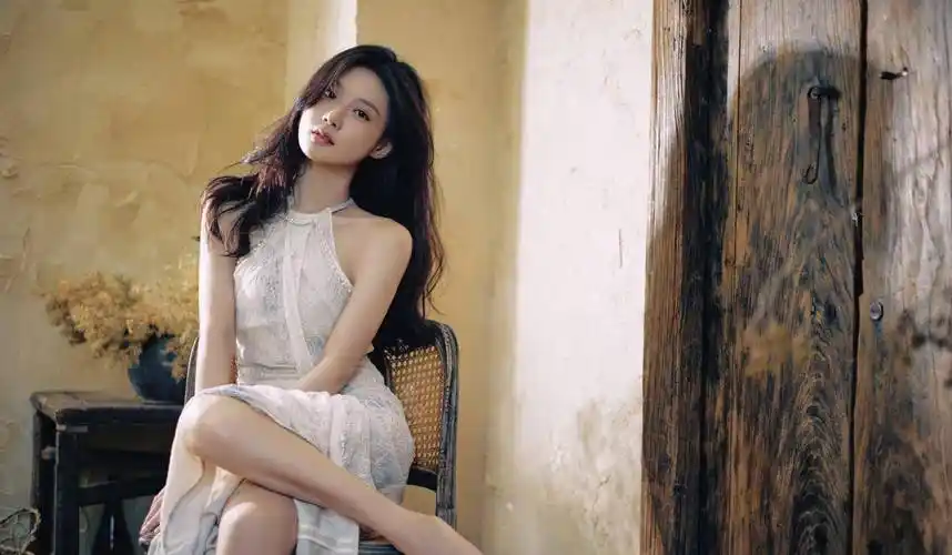 陈意涵estelle:白色梦幻之舞,柔美写真大赏!