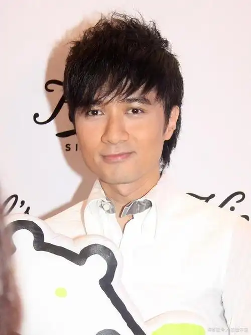 古巨基喜得贵子!晒出儿子kuson的可爱照片,五官似父亲惹人怜爱