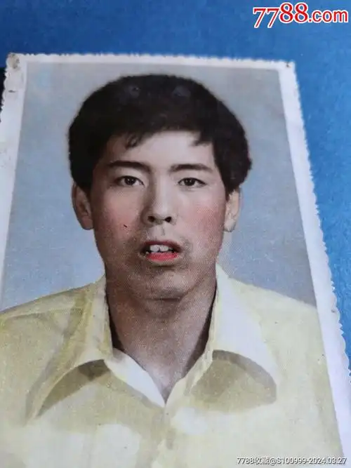 青年男子男青年手工上色手工上彩老照片