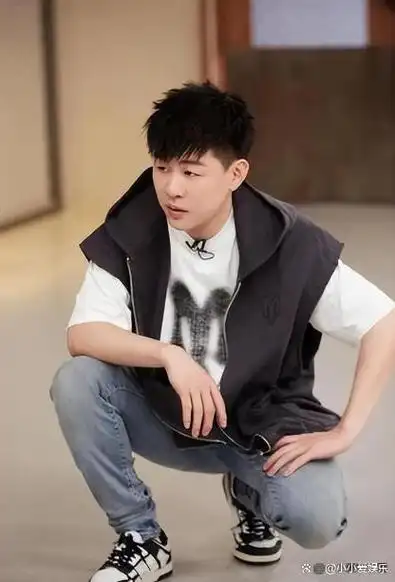 虽然在娱乐圈中,胡彦斌的长相并不算出类拔萃,但是他的声音却独树一帜