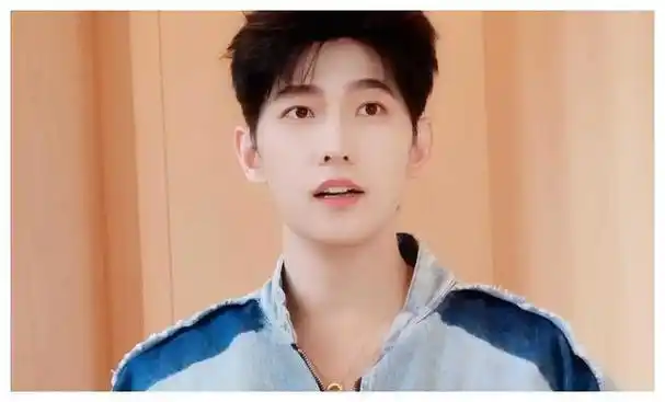 杨洋情人节新物料曝光萌萌鼠系列来袭必看