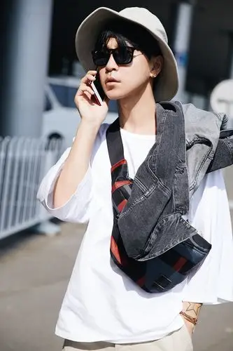 韩火火最新机场街拍 夏日清爽穿搭满分