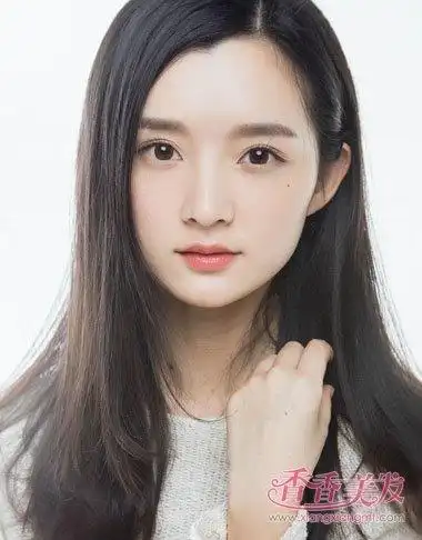 适合圆脸女生的刘海图片 圆脸的人适合什么刘海