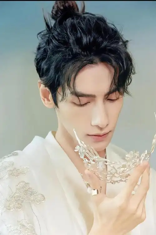 小咕每日安利#小咕今天分享是建模脸罗云熙的侧颜小合集啊,颜值高