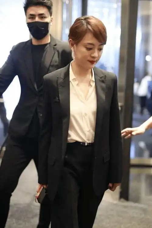 孙俪身材气质真好板正的西服套装穿出精致与格调真飒