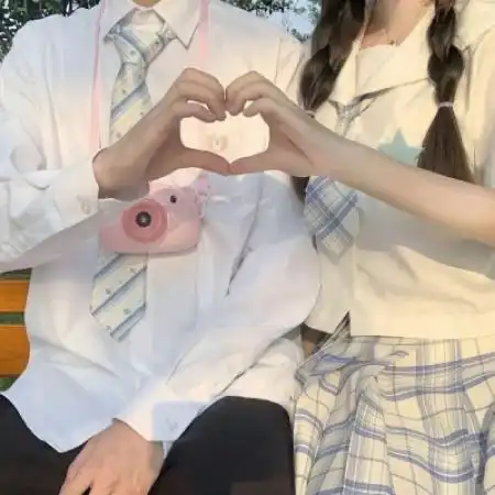 情侣半身头像图片试图给你温暖的我你是受接受