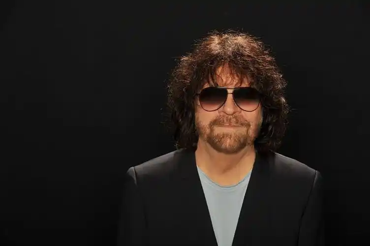 jeff lynnes elo will bring strange magic to little caesars