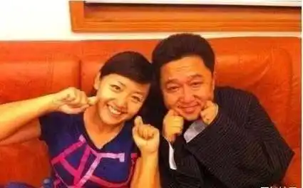 原创德云社旧照片郭德纲乌黑头发带银项链于谦和媳妇卖萌岳云鹏站姿耍