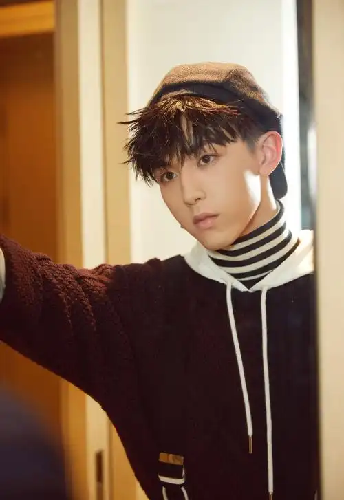 郭俊辰图片 郭俊辰潮儿帅气活动照图片