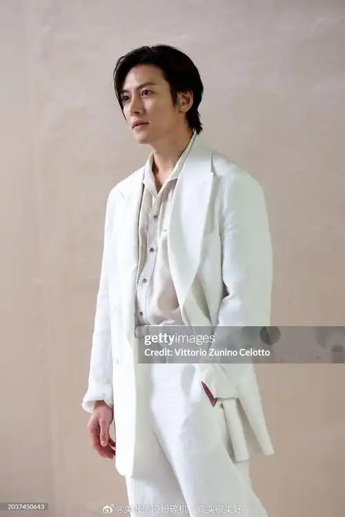 #刘诗诗池昌旭坐一起#